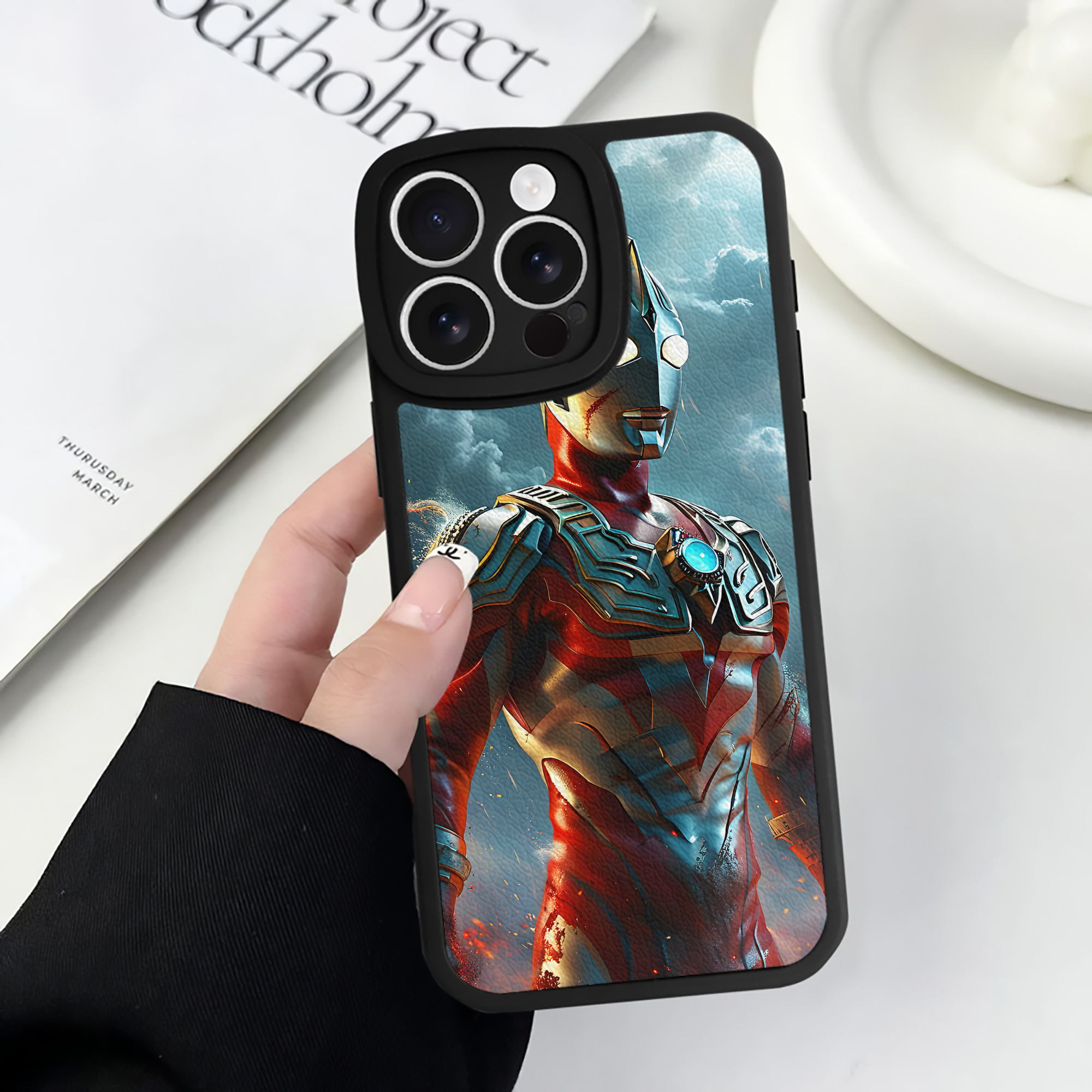 （画像用） ウルトラマン Ultraman 【iPhone 16シリーズ対応】シリコンスマホケース（レザー調） 材質：シリコン